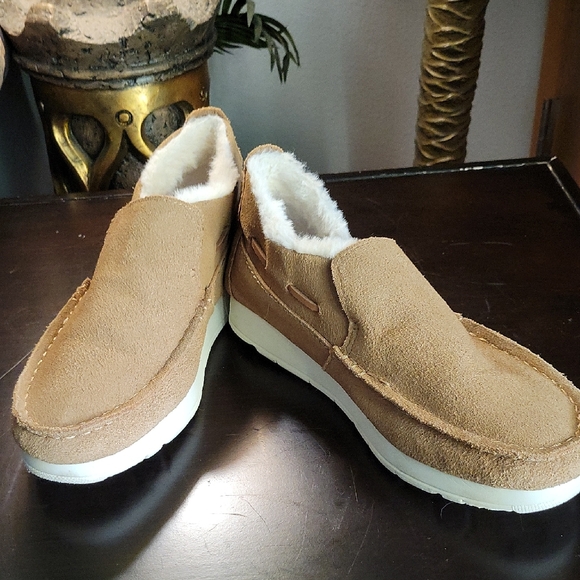 Sperry Other - Sperry Leather Loafers Fur lining
